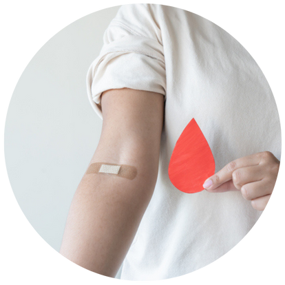 頭髮不明顯稀疏的人士