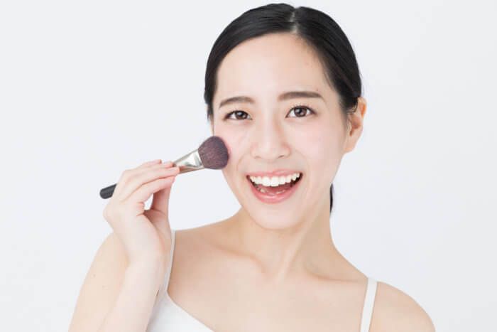 需要快速完妝的人