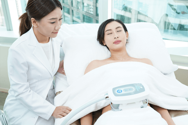 進行冷凍<wbr>溶脂療程