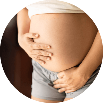 頭髮不明顯稀疏的人士